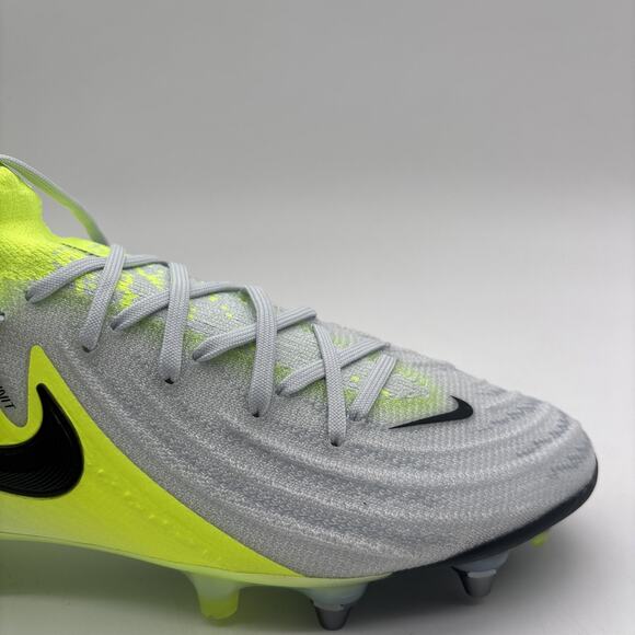 Athletic_Shoes